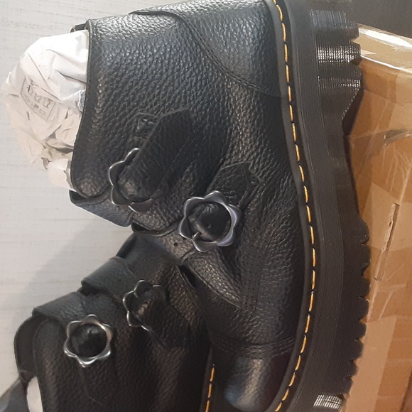 Dr. Martens - Picture 2 of 7